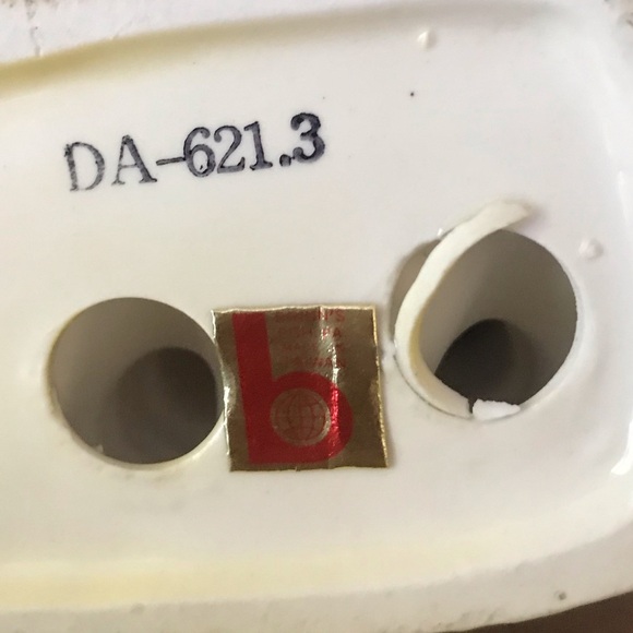 Rare Vintage Brinn’s Porcelain Girl Holding Basket - Picture 7 of 7